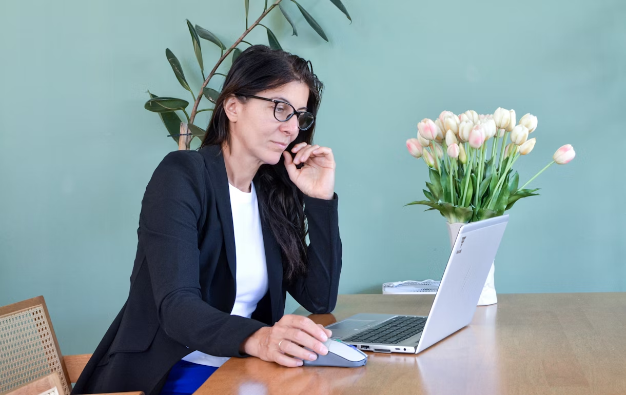 Starting a Business with Structural Intelligence and Professional Support